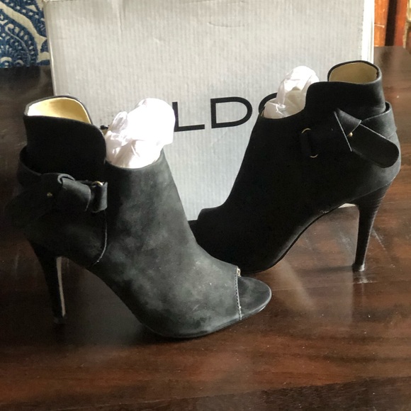 Gorgeous Periera Suede Peep Toe Booties 🖤 - Picture 4 of 8